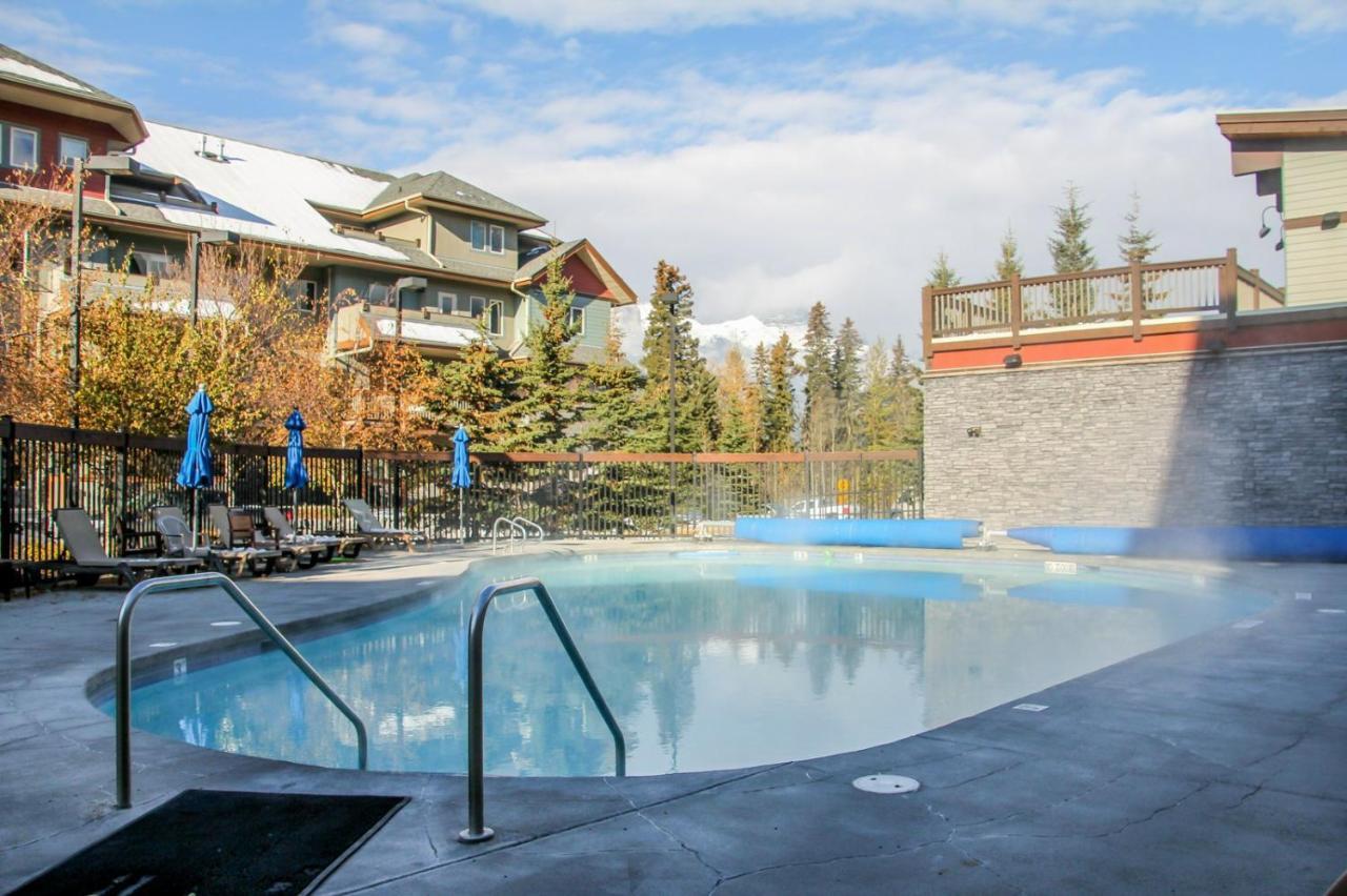 Suites With Pool & Hot Tubs Managed By Little Sister Getaways Canmore Exterior photo