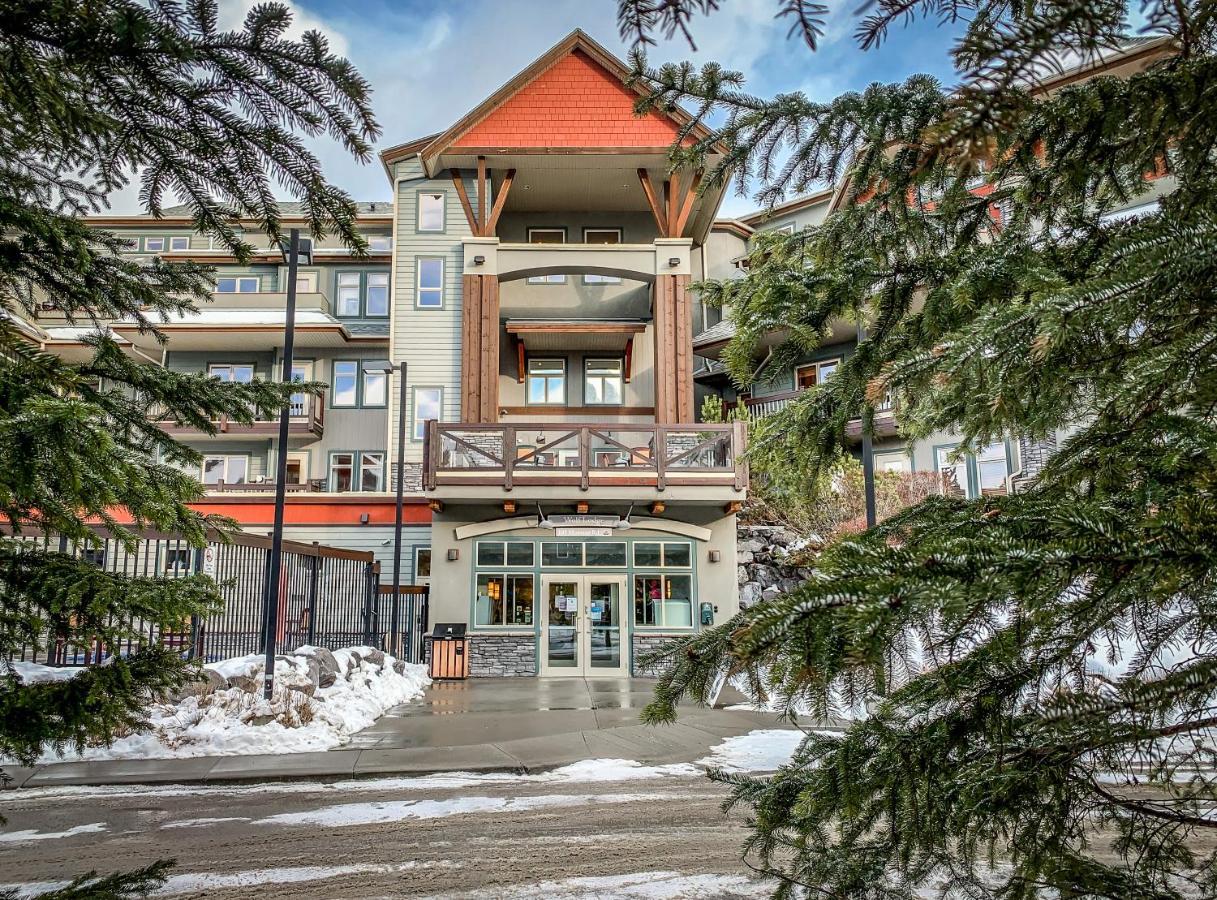 Suites With Pool & Hot Tubs Managed By Little Sister Getaways Canmore Exterior photo