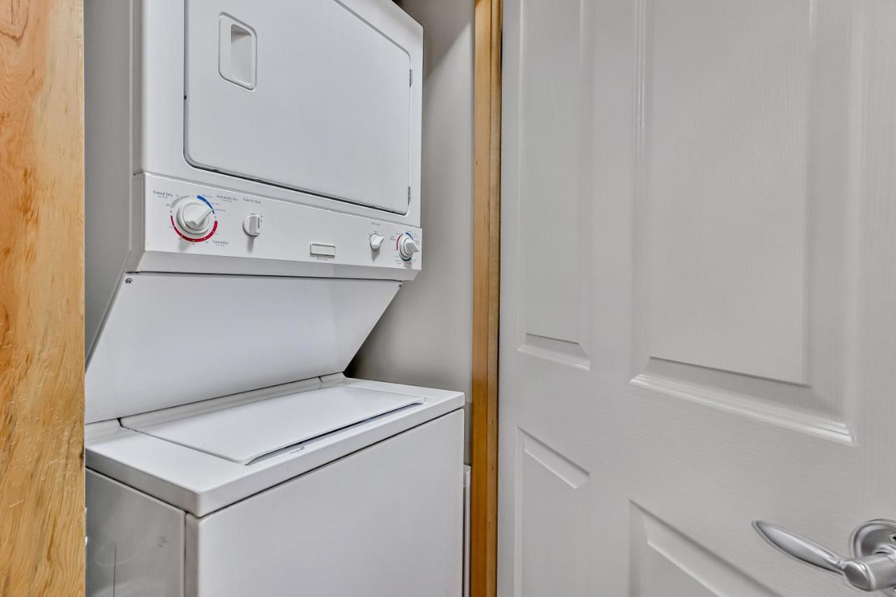 Suites With Pool & Hot Tubs Managed By Little Sister Getaways Canmore Exterior photo
