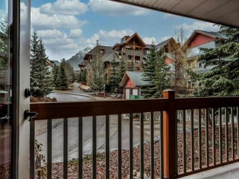 Suites With Pool & Hot Tubs Managed By Little Sister Getaways Canmore Exterior photo