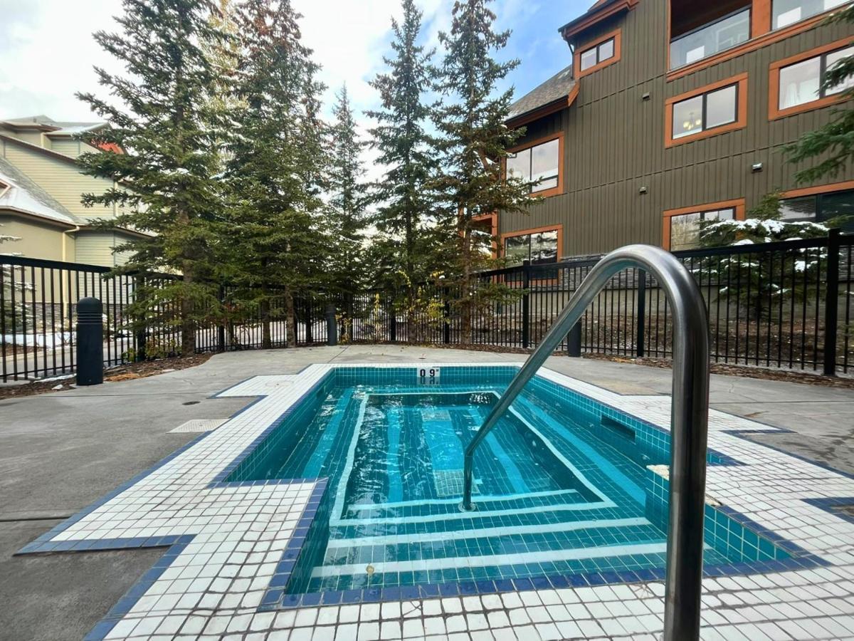 Suites With Pool & Hot Tubs Managed By Little Sister Getaways Canmore Exterior photo